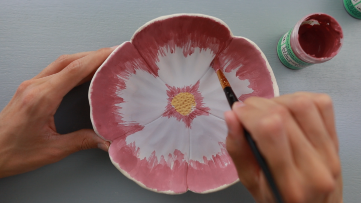 How to handbuild a flower-shaped bowl